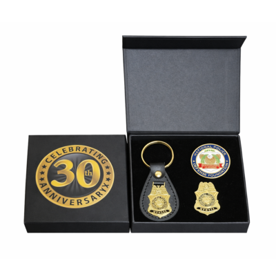 30th-anniversary-badge-pin-gift-set